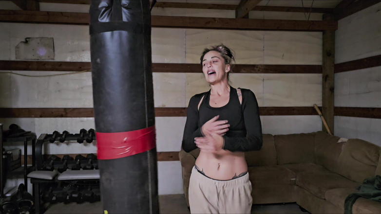Andi Wild: Andi Desatada: episodio de terapia con equipaje pesado