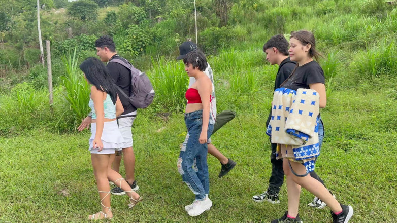 ManuelaAlvarez: Outdoor-sex, junge latinos zahlen buße an einen indischen Zwerg mit...