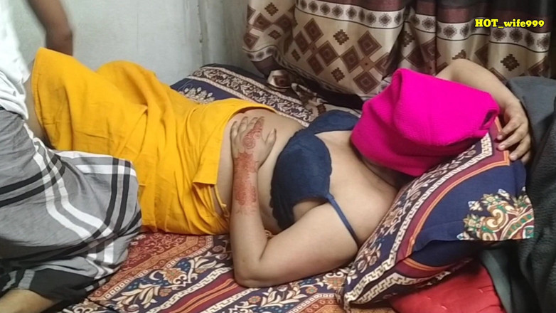 Hot_wife999: Une villageoise desi mariée se fait baiser par son mari...