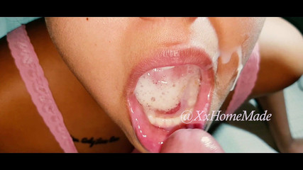 XxHomeMade: Cewek sange ini nyepong kontol untuk pertama kalinya!! Gadis remaja...