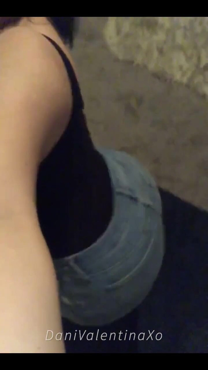 Dani Valentina: Amateur Solo - Baculatá Dani Valentina se udělá na Snap Chatech