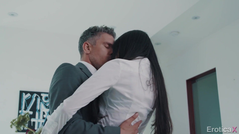 Erotica X: Latina sexy Eliza Ibarra a une liaison passionnée avec son...