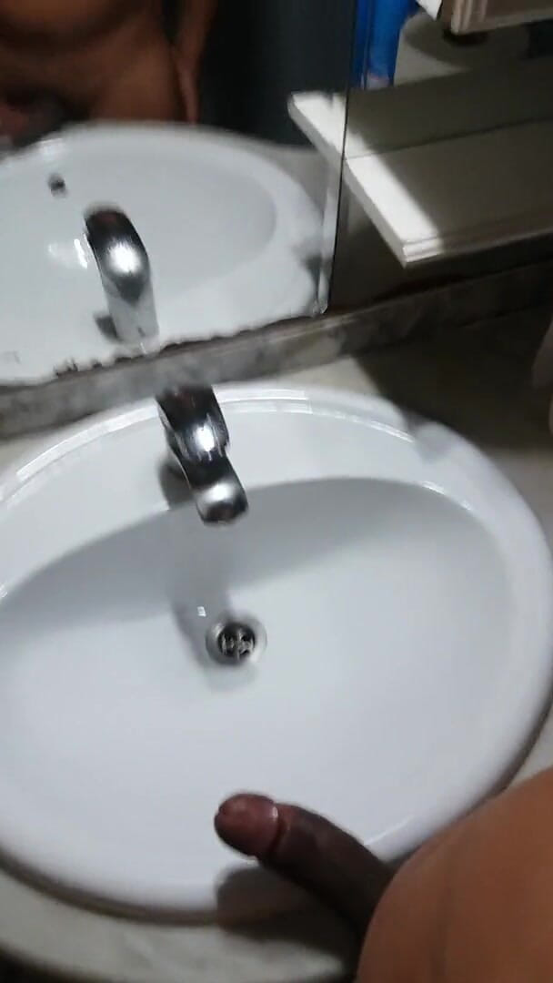 Boy top Amador: na een douche een video voor faphouse van vrienden