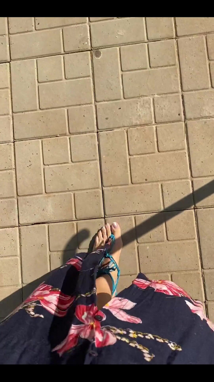 KiffaFeet: Dobré ráno s mými sexy nohami a modrými sandály