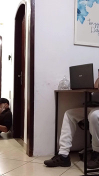 Semasa Suami Di Tempat Kerja, Isteri Menerima Lelaki Penghantar.