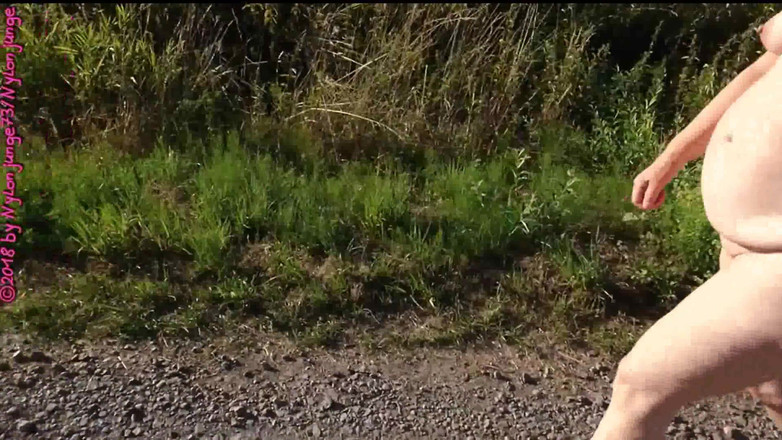 NylonjungeCarmen: Походка нудистка по лесу