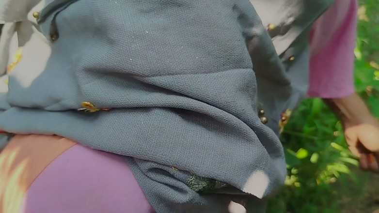 Deshi women: Gaon's Desi Chudai Jungle Mein Mangal