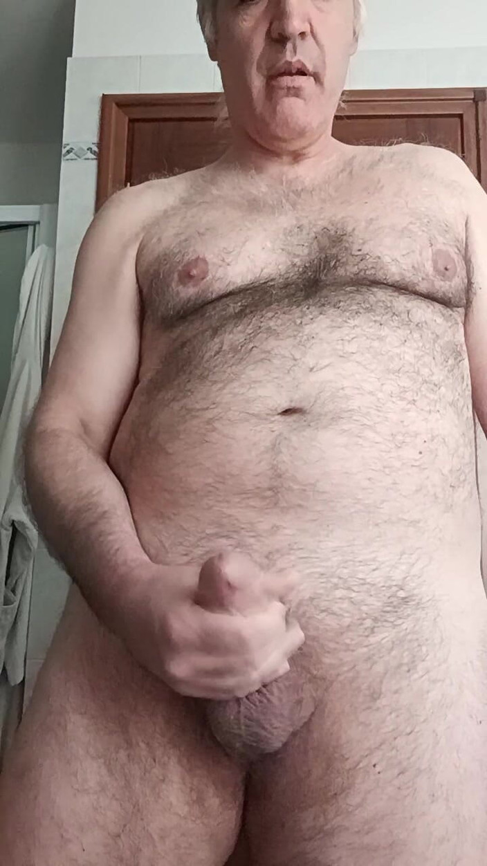 Setesesso7: Mi godo una sega solitaria mentre guardo un video porno