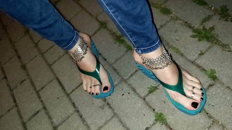 Heelex: Feet Lover in Sexy Platform Flip Flops