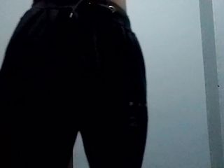Gangbang straight: 탈의실 다크룸에서 후장 따먹기