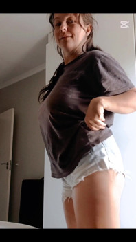 Líbí se ti, když si takhle vytáhnu kraťasy?