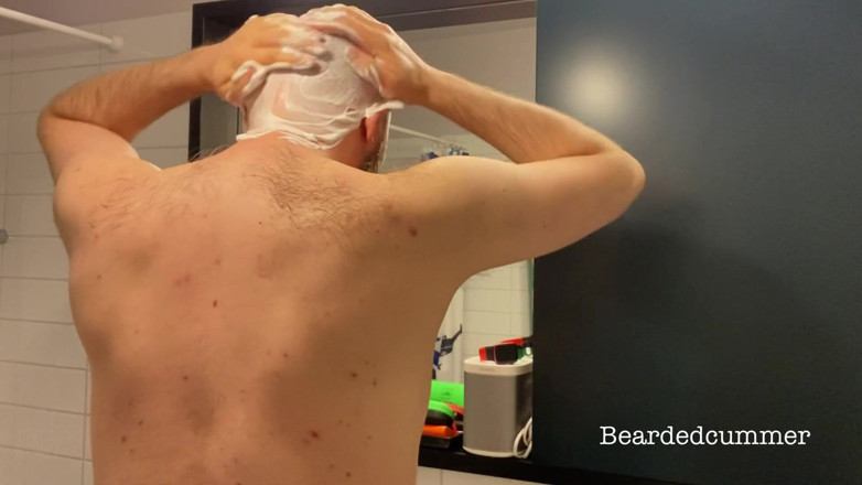 Beardedcummer: Tati Urs își rade capul chel, fără spermă
