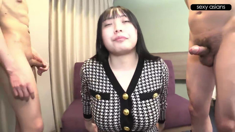 Asian cutie: Грудаста натуральна красуня розміру H з хтивими вигинами показує свою м'яку привабливу чарівність у приватний момент