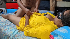 Cintialove: 和我18岁继妹的白浆阴户做爱，在X视频中用泰米尔语自拍的非常紧实。