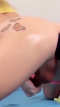 TRANSEROTICA - Nubile trans Jamie French bawi się swoją dziurą solo - (Bez dźwięku, ale muzyki)