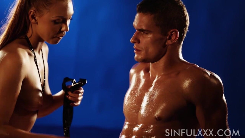Sinfulxxx: Seks berminyak yang super basah oleh SinfulXXX