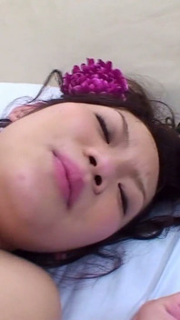 Asiatische Schlampe Im Hardcore-gangbang Von Mehreren Schwänzen Mit Gesichtsbesamung Gefickt