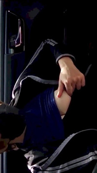 Masturbace v autě na parkovišti v poledne-
