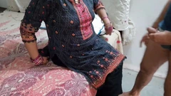 सौतेली मम्मी गलती से सौतेले बेटे को नग्न तस्वीरें भेजती है