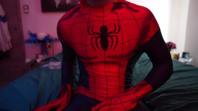 Snauwflake: Snauwflake in Costume Da Spiderman Si Agita E Viene Al...