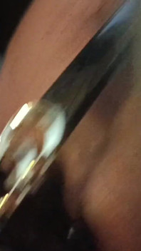 MILF en lunettes de soleil POV fellation avec un shot de sperme dans la bouche