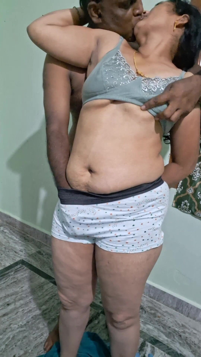 Sexy sindu: Hot Kissing Couple