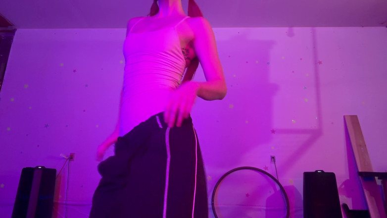 Destination Kat: Danse et déshabillage