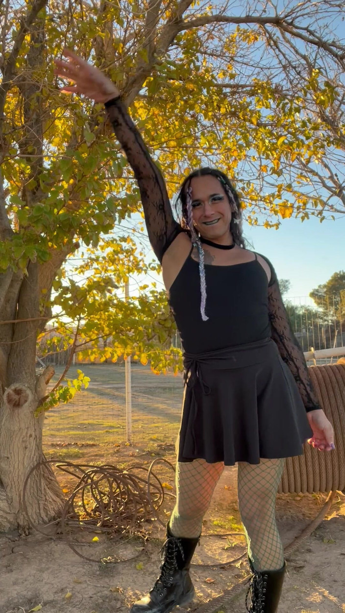 TSJade95: सेक्सी जाहिल लड़की हॉट पेशाब लेती है