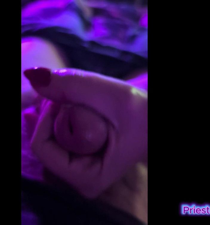 Elaras Pan: Vedere la persoana 1 senzuală meditativă cu mână de preotul Elara