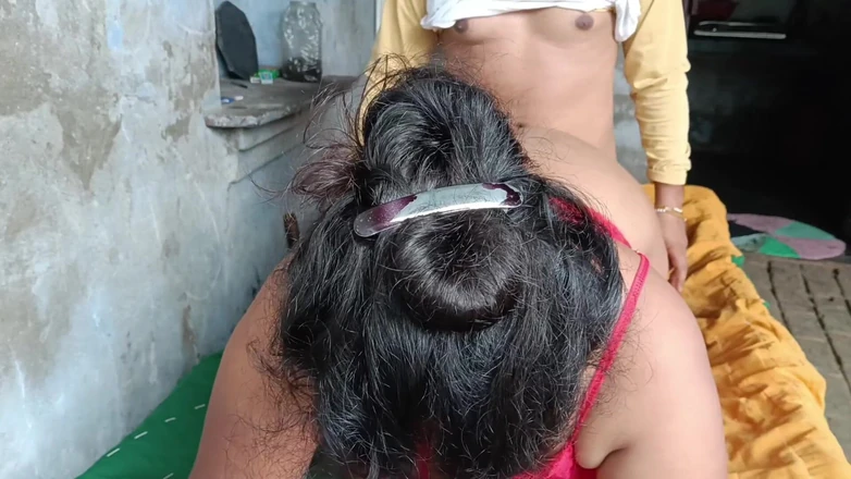 Veermati: Indian Desi Muslim Stepmom Fucked Doggystyle by Young Amateur Stepson,...