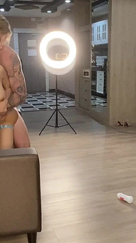 큰 자지에 따먹히는 아름다운 겸둥이 섹시한 아시아 거유 Ladyboy