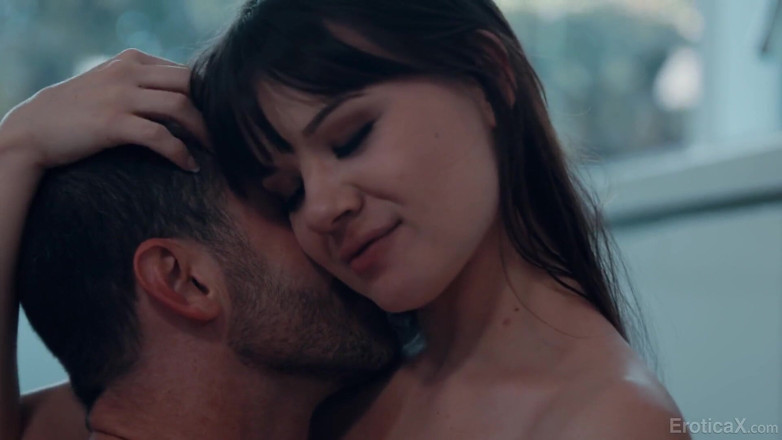 Erotica X: EroticaX - キッチンでかわいいカップルの官能的な性交