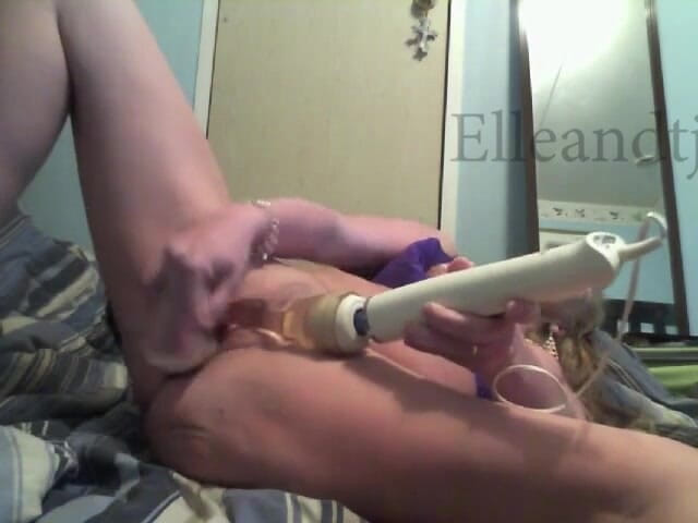 elleandtj: Dziwka żona Elle masturbuje się w fioletowej bieliźnie