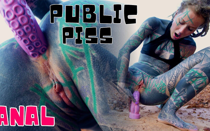 Anuskatzz: Jag onanerar utanför mitt anala hål med dildo tills jag...