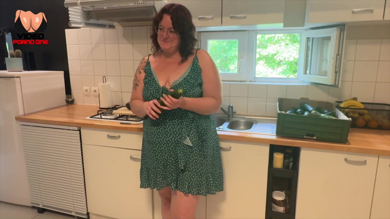 Video Porno One: Min chef ligger med min fru framför mig, jag tittar...