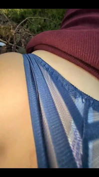 मैंने उसे अपनी बड़ी मशरूम की टोपी दिखाई