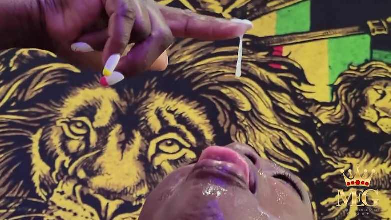 MochaSwallows: Mochaswallows玩听话的老婆