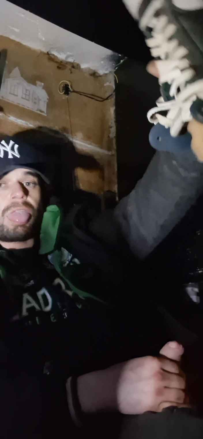 jerkofflover: Meu Mega Orgasmo Incrível Nos Meus Tênis Nike