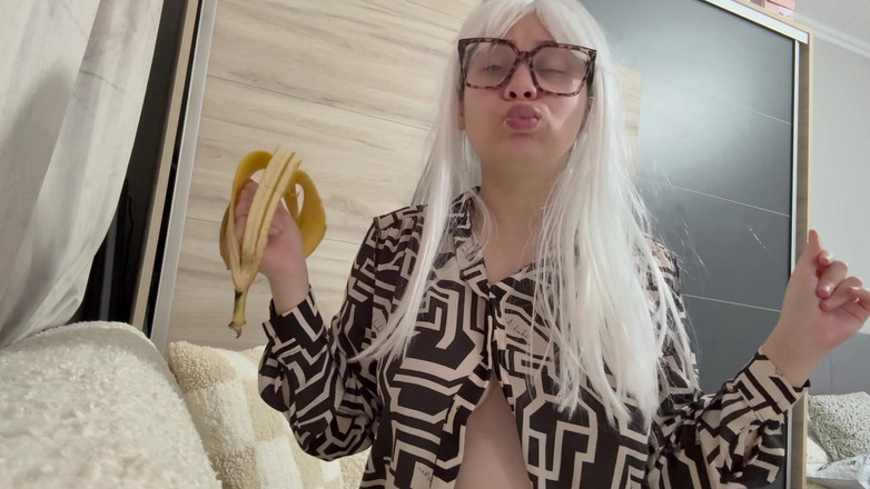 AmayaMori: Зведена сестра велетень їсть крихітного зведеного брата