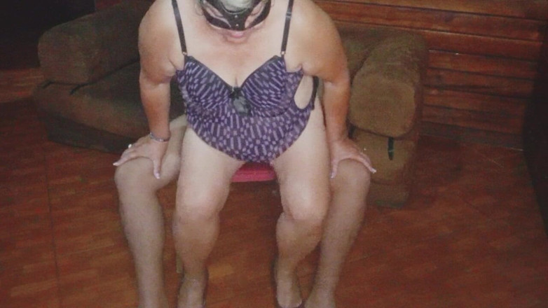 Sofixxx: Rijke neukpartij met een rijpe 70-jarige oma-buurvrouw