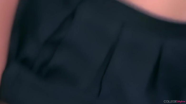 College Uniform: Bts video mit Lily S