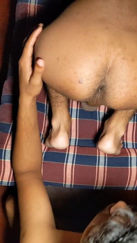 เกย์เลียตูดและใช้นิ้วแยงรู