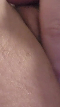 Gros plan - pomper mon gros clito et orgasme