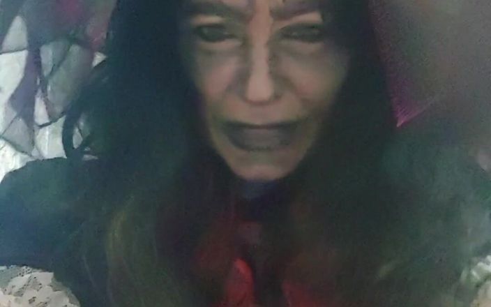 Charlee Chase: Charlie Chase zblízka a POV halloweenská čarodějnice lechtá