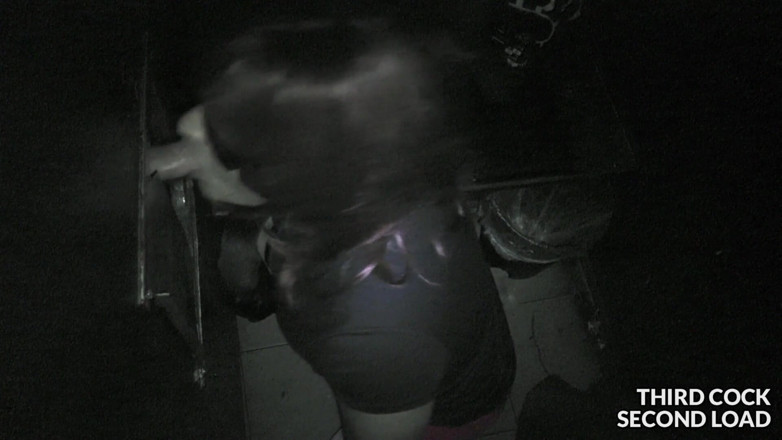 Tranny 4 cock: Succhiare 6 cazzi al gloryhole