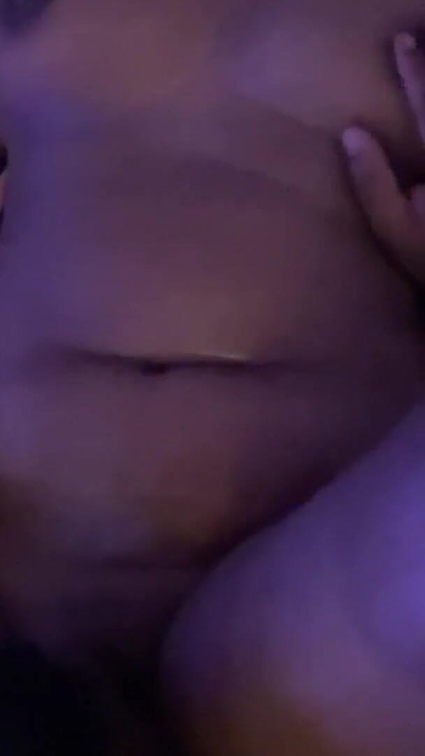 SLXXStudio: 斯里兰卡妻子与丈夫朋友和双性恋男奴隶的群交派对 afer 按摩 - 亮点