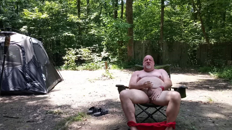 beardaddychub: Bär wichst und lässt jemanden mitmachen!