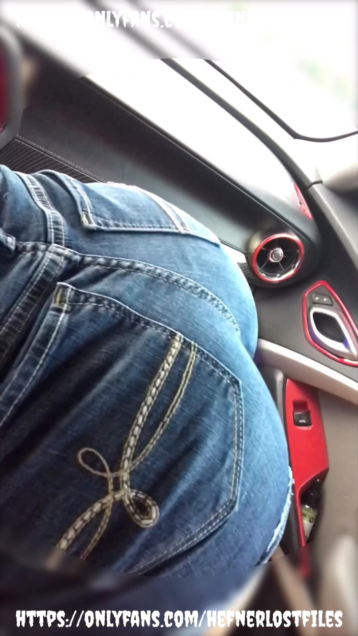 PlayboyHef: Hübsche Schlampe Lutscht Meinen Schwanz Auf Einem Roadtrip