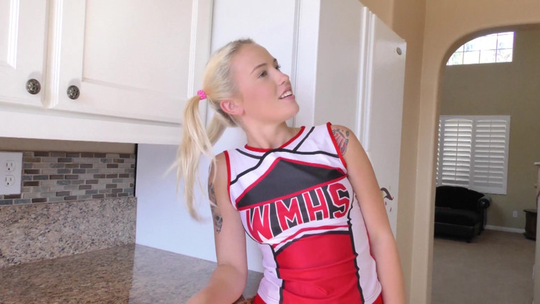 Hefburg: Cute Petite Cheerleader Loves It Ruff
