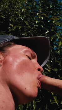 Na veřejnosti jsem si prstil a byl jsem šukán u kraje silnice